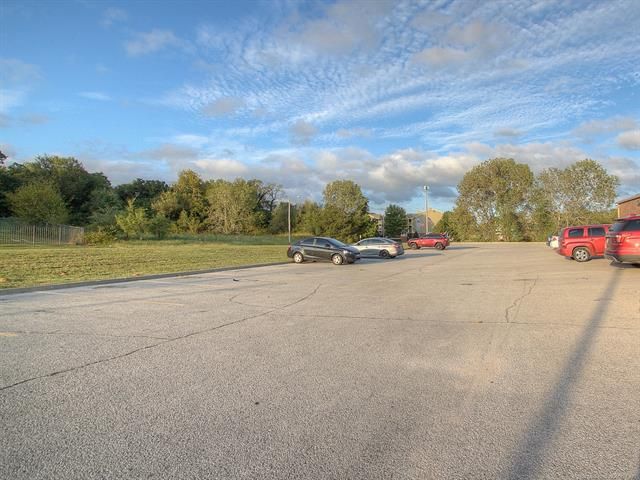 7822 W Parkway Blvd, Tulsa, OK 74127